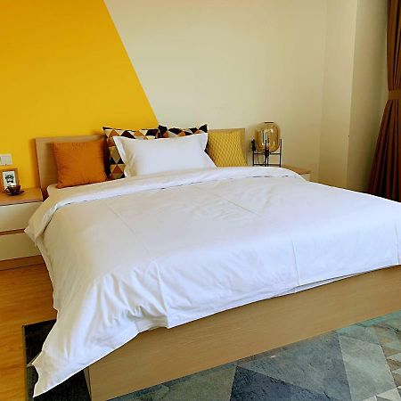 Golden Phoenix Hotel Шуньи Экстерьер фото