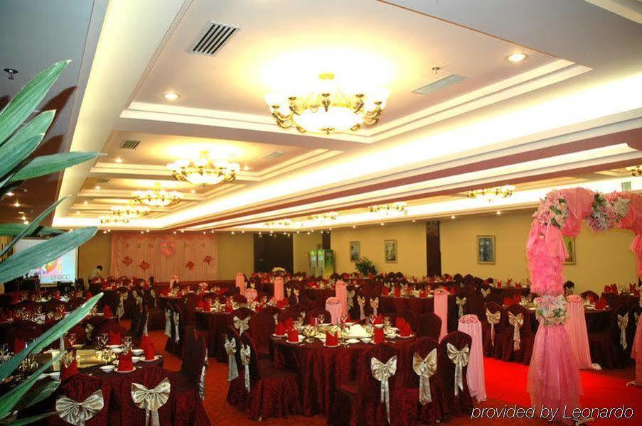 Golden Phoenix Hotel Шуньи Ресторан фото