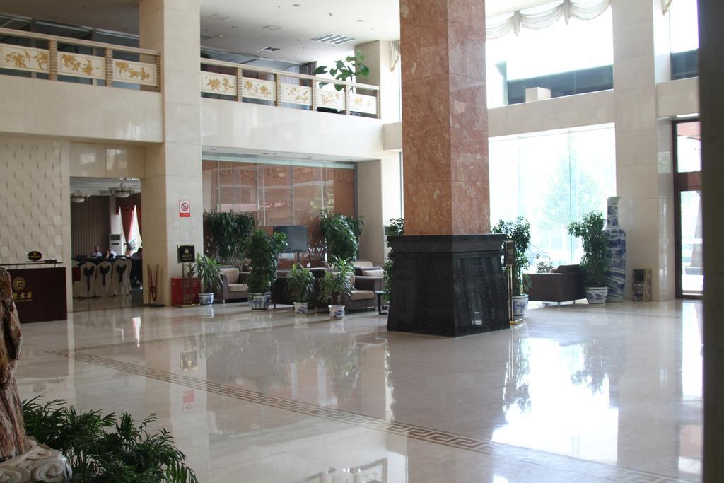 Golden Phoenix Hotel Шуньи Экстерьер фото