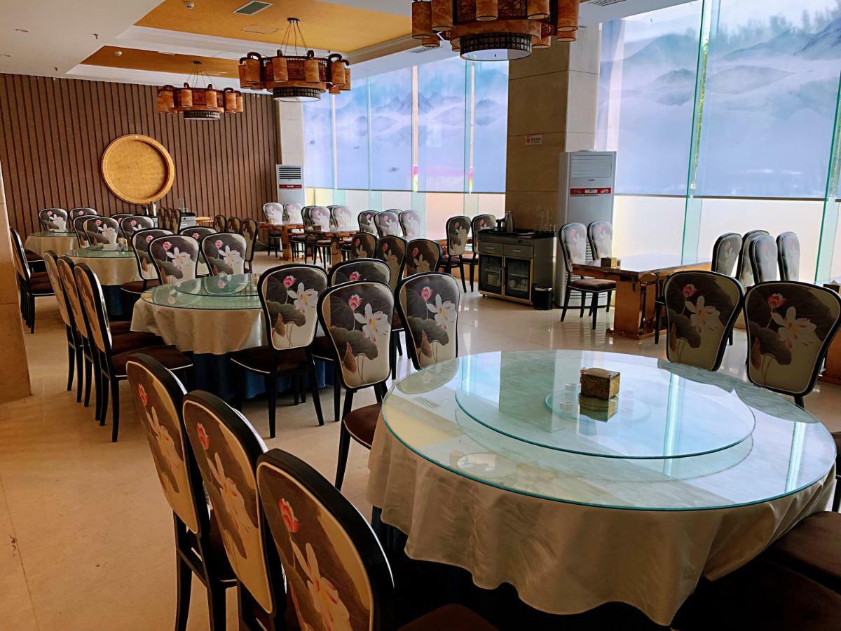 Golden Phoenix Hotel Шуньи Экстерьер фото