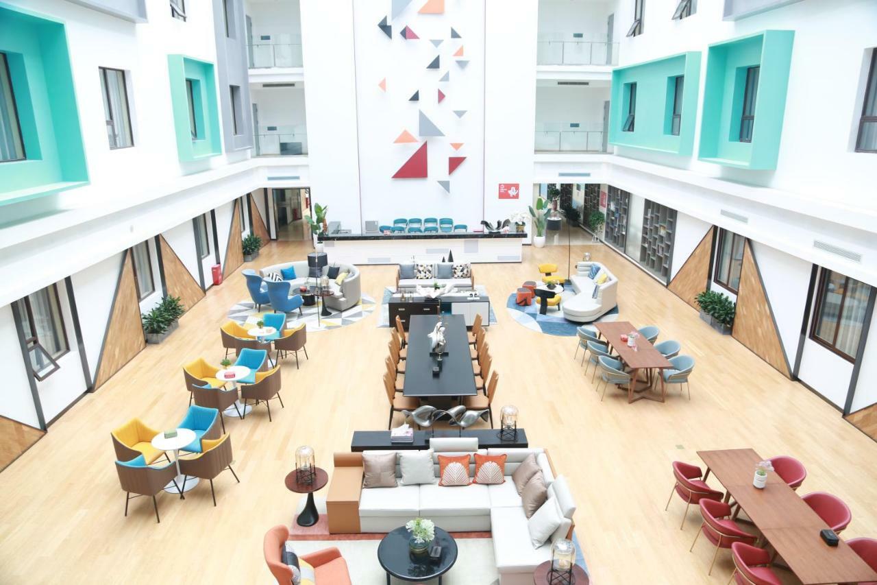 Golden Phoenix Hotel Шуньи Экстерьер фото